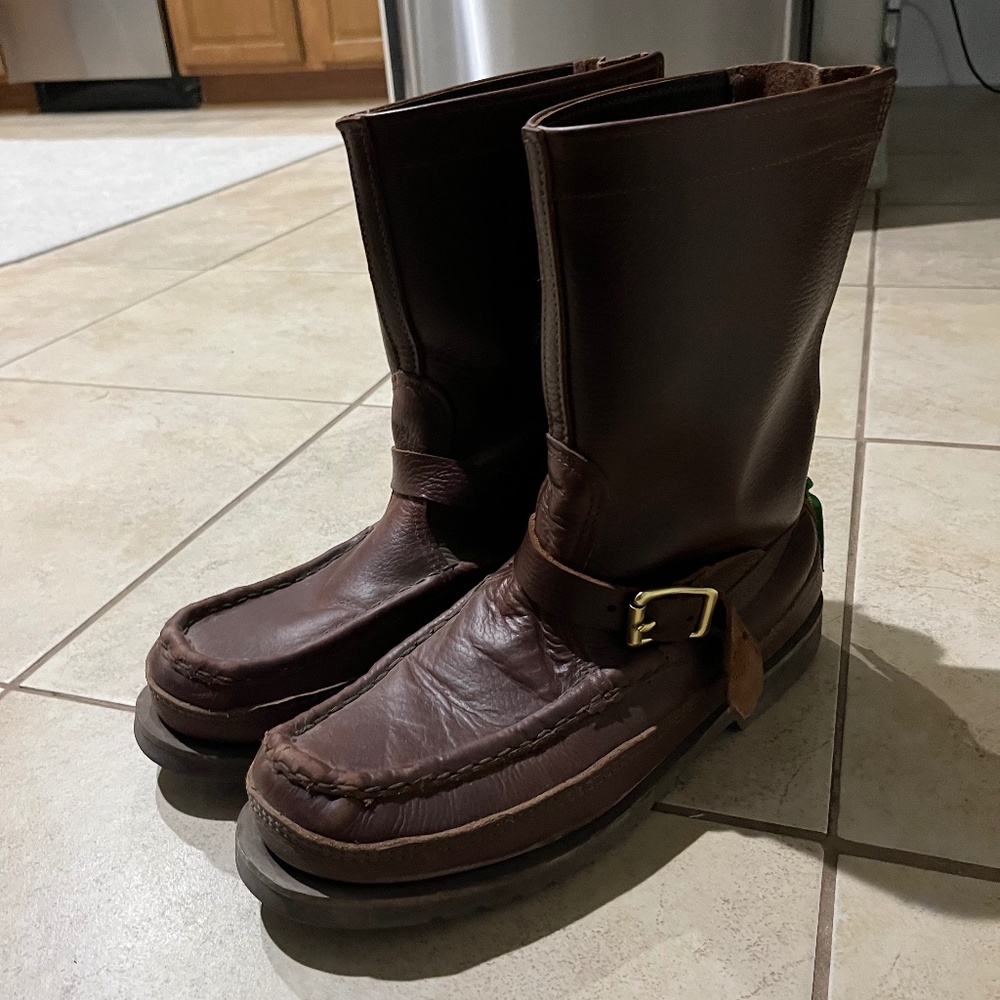 Russel moccasin zephyr 2, 9.5D zip up back full leather boots